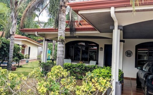 Nicely finished and furnished home and guest home in Atenas gated community – 400051521158