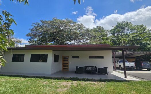 Single Level 3b/2ba home inside a peaceful residential gated community surrounded by nature and views – 400052010078