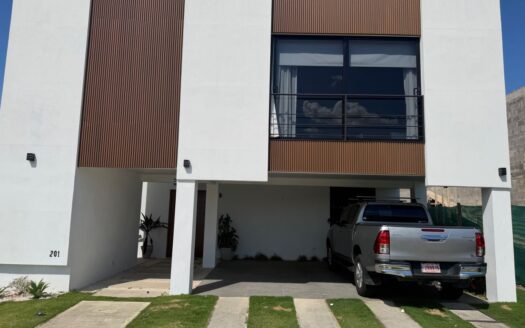 Modern Family Home for Sale in Condominio Residencial Las Mesetas – 400051521162
