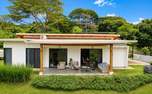Tastefully finished home in the Atenas countryside – 400051521148