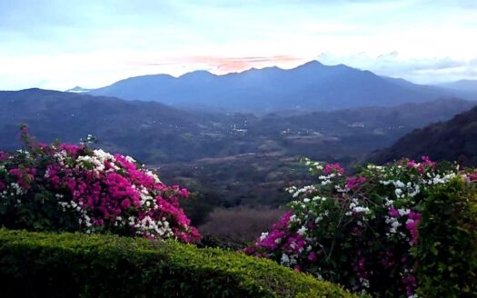 Large airbnb home with big views of the Pacific in Atenas – 40005152686