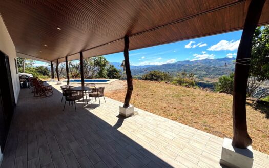 Unique style home and guest home with big views in gated countryside Atenas community. – 400051521113