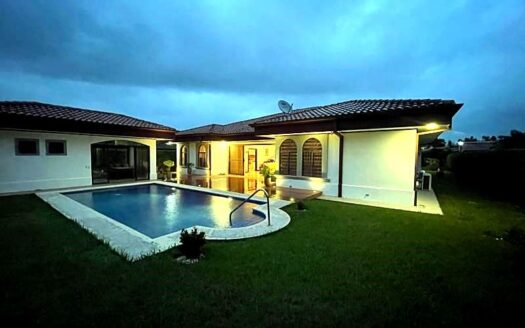 Elegant home in exclusive section Las Vueltas, Los Reyes – 40005152868
