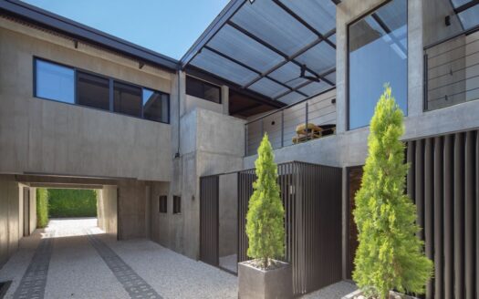 Discover a new rental concept in Atenas: an exclusive condominium with only four private residences – 400052042255