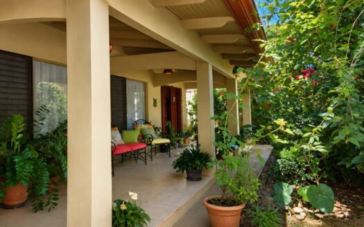 Charming Cottage-Style Home with Mountain Views in Morazán de Atenas – 400051521175