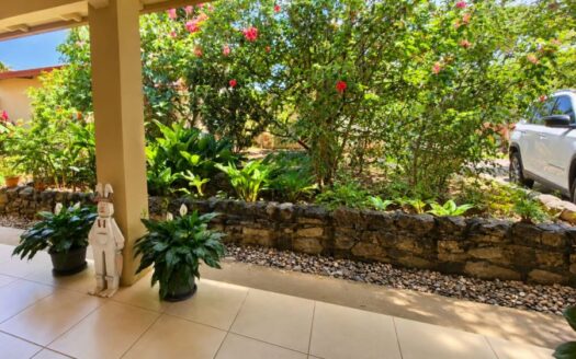 Charming Cottage-Style Home with Mountain Views in Morazán de Atenas – 400051521175