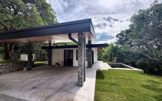 Under Construction – Tropical home with modern finishes – 400051521143