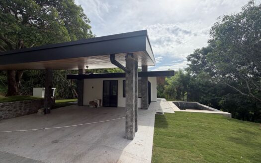 Under Construction – Tropical home with modern finishes – 400051521143