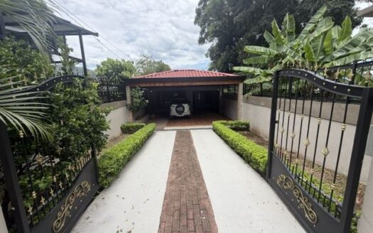 Cozy home located in nice neighborhood close to services – 400051521172