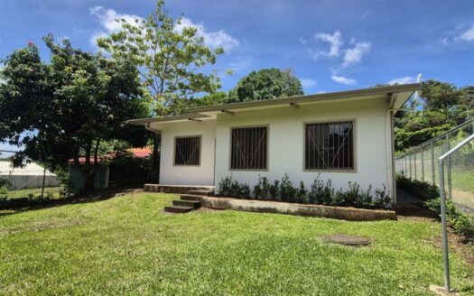 Furnished Home in Mercedes, Atenas – Prime Climate & Walkable to Pickleball – 400052042026