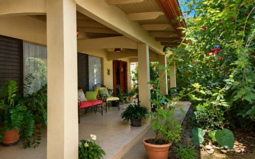 Charming Cottage-Style Home with Mountain Views in Morazán de Atenas – 400051521175