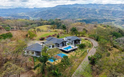 Home and two guest homes in Atenas’ premier private community Las Rocas – 400051521122