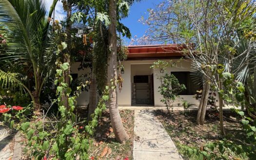 Nicely finished home in small private community of Atenas – 400051521124