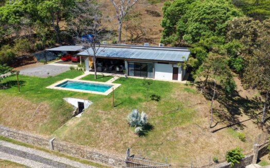 Eclectic modern meets traditional home with views in a farm setting – 400051521118