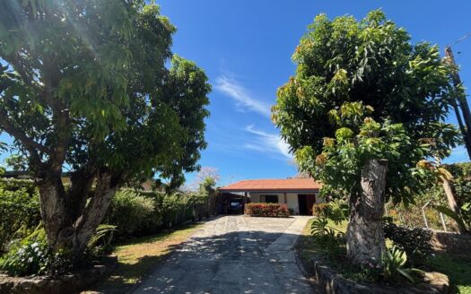 Cozy home located conveniently to town and highway 27 – 400051521120