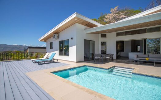 Modern-style home in small gated community close to everything in Atenas! – 400051521121