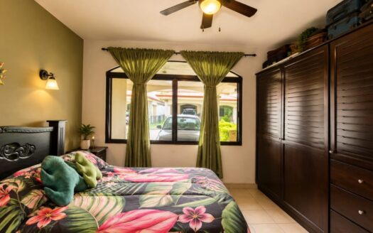 Nicely finished and furnished home in Atenas gated community – 400051521157