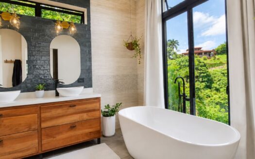 A Bali-Modern Retreat in the Hills of Atenas — Lomas Del Paraiso – 400051521161