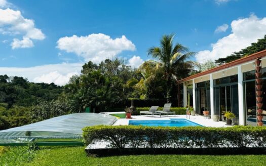 Home in a very private countryside community with big views – 400051521008
