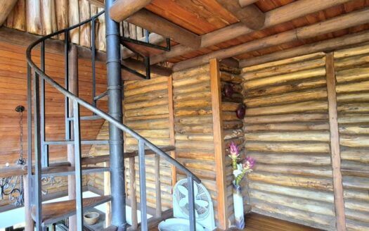 Just 5 minutes from downtown Atenas- hardwood and concrete Home – 400052042212