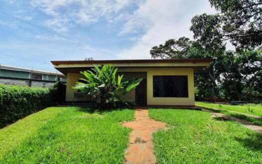 Lot in private and secure setting in town center. – 40005152728
