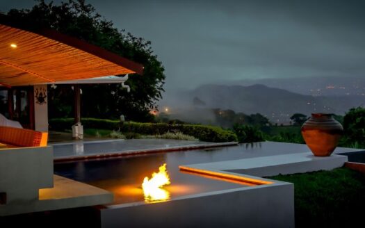 THE GLASS FARMHOUSE — AN EXTRAORDINARY LUXURY ESTATE & INCOME-PRODUCING OPPORTUNITY IN ATENAS – 40005152947