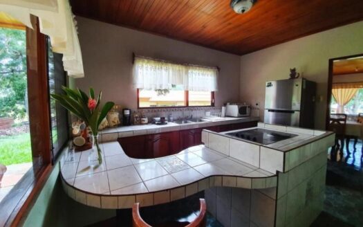 Lot in private and secure setting in town center. – 40005152728