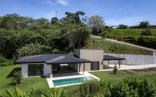 Brand new Roca Verde home with impressive designs and finishes in Atenas – 400051521159