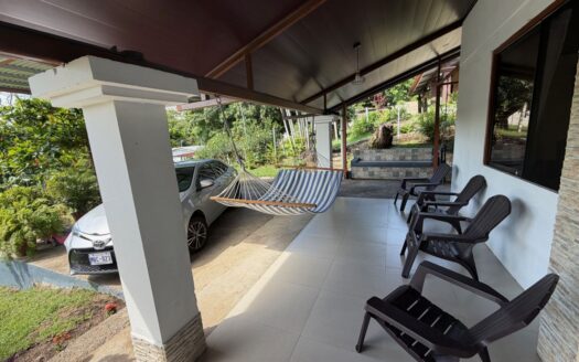 Home and guest home on 1/3 acre ideally located near everything – 400051521142