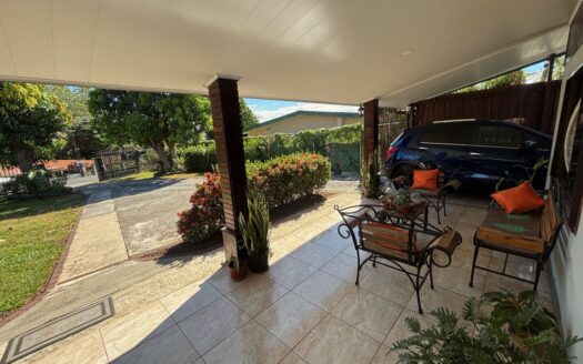 Cozy home located conveniently to town and highway 27 – 400051521120