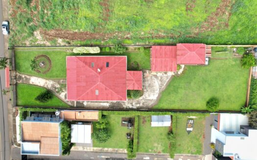 House with 1500 m2 of land, lots of green area and beautiful views. – 400052042159