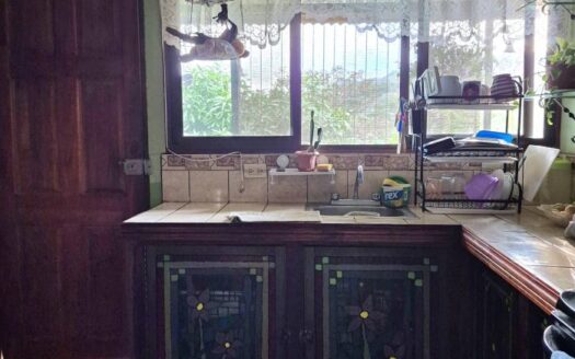 Well-built wooden home with green areas and a nice view – 400052042200