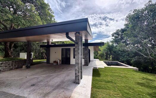Under Construction – Tropical home with modern finishes – 400051521143