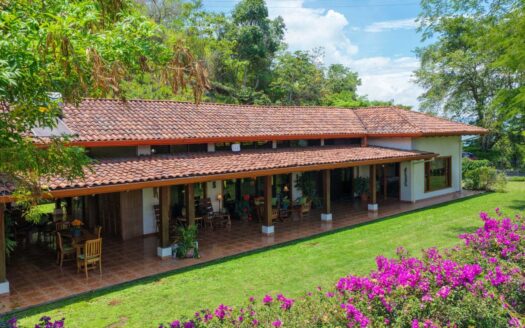 Hacienda Atenas home and guest home in a beautiful park-like setting with added pool area – 400051521137