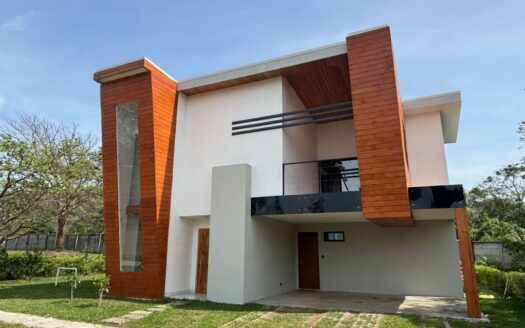Sleek modern home in a peaceful country setting in 8 home condo. – 40005152995