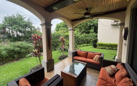 Elegant colonial style home in private community countryside setting – 400051521048