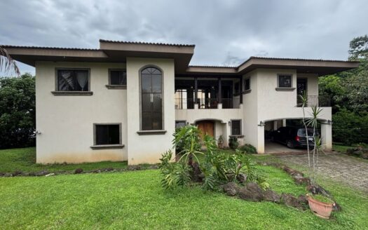 Elegant colonial style home in private community countryside setting – 400051521048