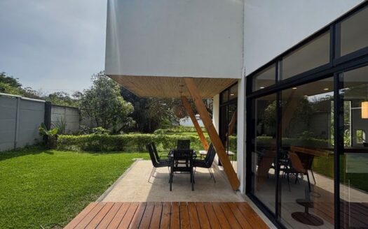 Sleek modern home in a peaceful country setting in 8 home condo. – 40005152995